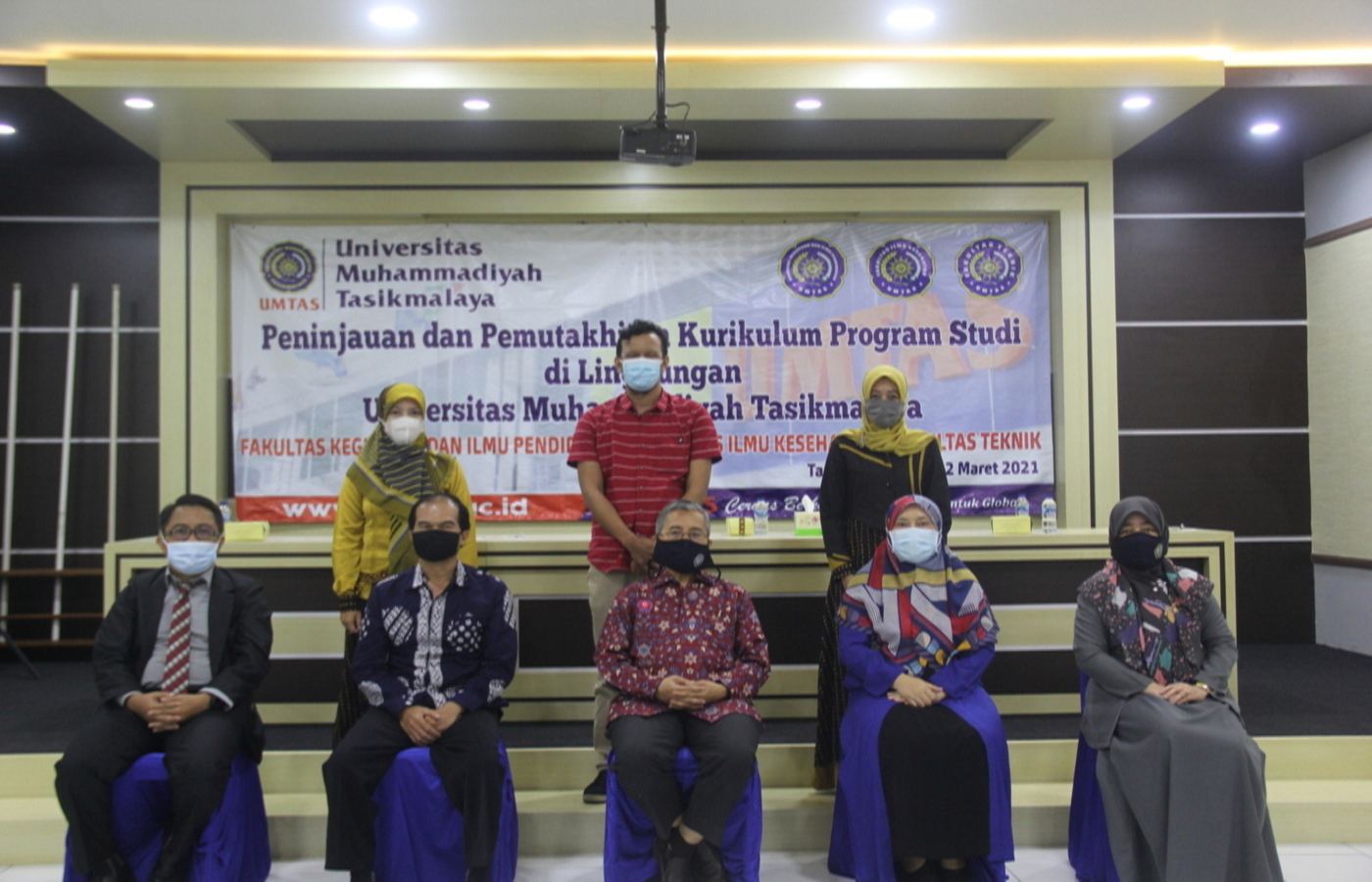 Pimpinan dan Dosen Prodi Sendratasik